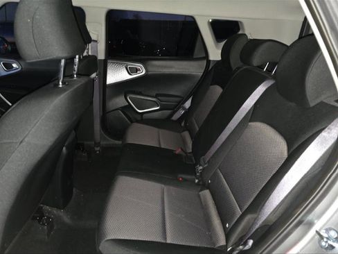 Used 2025 Kia Soul LX w/ LX Technology Package FWD image 7