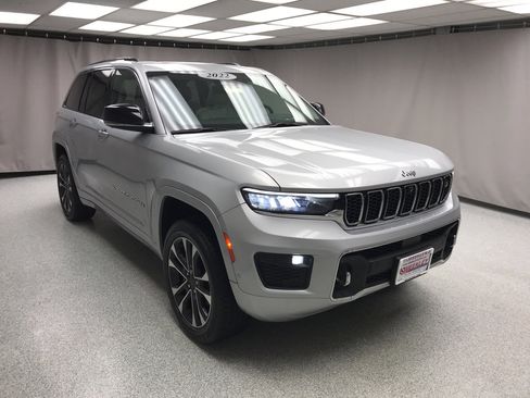 Used 2022 Jeep Grand Cherokee Overland w/ Adv Protech Group III image 5