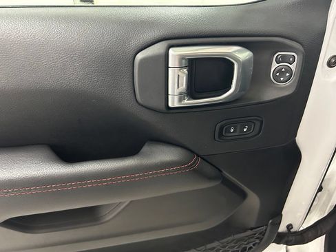 Used 2022 Jeep Wrangler Unlimited Rubicon w/ Cold Weather Group AWD/4WD image 17