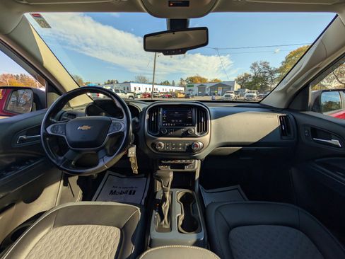 Used 2020 Chevrolet Colorado Z71 image 2