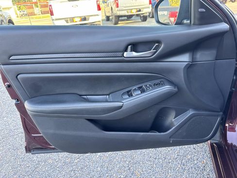 Used 2024 Nissan Altima 2.5 SV image 17