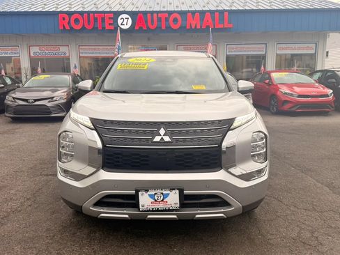 Used 2024 Mitsubishi Outlander FWD image 3