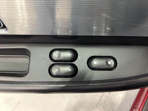 Used 2004 Ford Thunderbird image 18