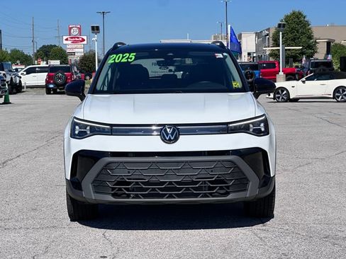 Used 2025 Volkswagen Taos SE AWD/4WD image 2