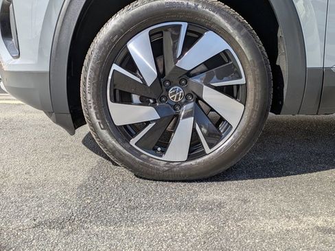 Used 2024 Volkswagen Atlas Cross Sport SE image 21