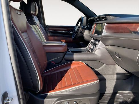 Used 2024 GMC Yukon XL Denali Ultimate w/ LPO, Floor Liner Package AWD/4WD image 15
