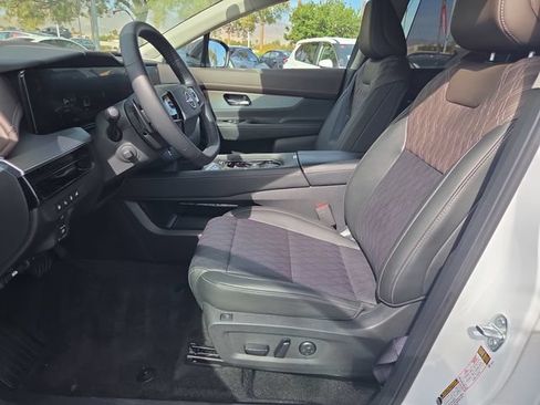 Certified 2025 Nissan Murano Platinum w/ Cargo Package AWD/4WD image 14
