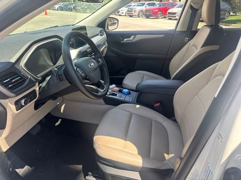 Used 2022 Ford Escape SEL w/ Technology Package FWD image 4