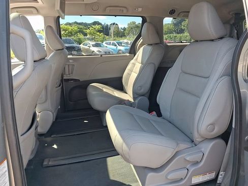 Used 2020 Toyota Sienna XLE Premium AWD/4WD image 18