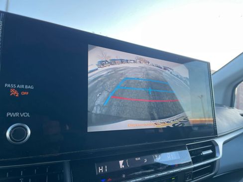 Used 2025 Toyota Sienna XLE image 18