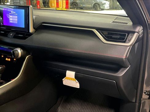 Used 2023 Toyota RAV4 SE image 13