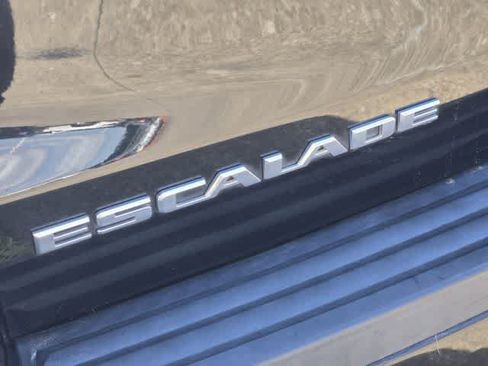 Used 2019 Cadillac Escalade Luxury RWD image 7