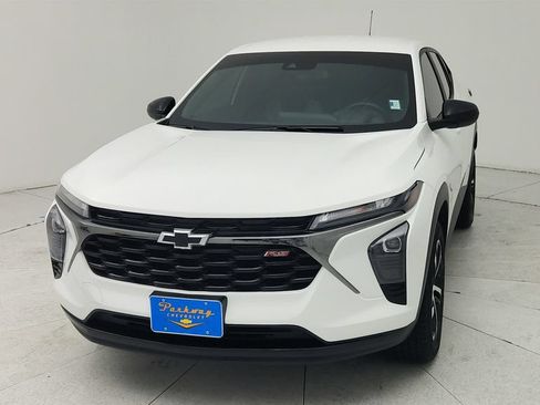 Certified 2024 Chevrolet Trax RS FWD image 2