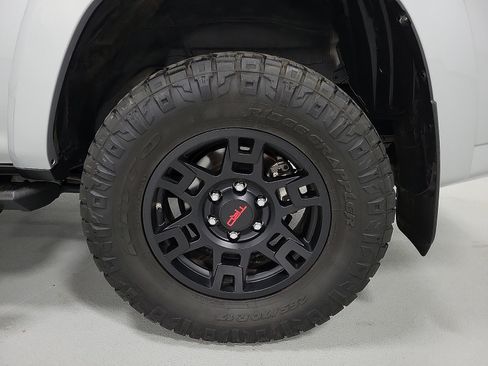 Certified 2024 Toyota 4Runner TRD Off-Road Premium w/ Moonroof Package AWD/4WD image 8