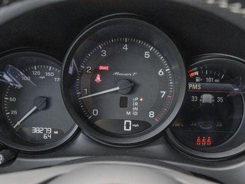Used 2023 Porsche Macan Turbo image 12