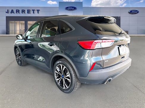 Certified 2022 Ford Escape SE w/ SE Sport Appearance Package FWD image 6