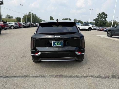 Certified 2025 Cadillac Optiq Luxury 2 w/ LPO, Floor Liner Package AWD/4WD image 5