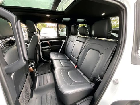 Used 2024 Land Rover Defender 110 S image 27