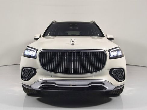 Used 2024 Mercedes-Benz Maybach GLS 600 4MATIC image 3