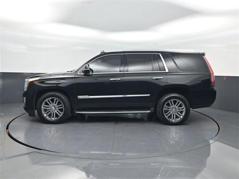 Used 2020 Cadillac Escalade 2WD image 2