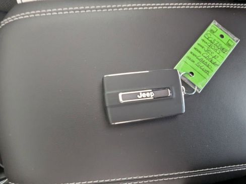 New 2025 Jeep Grand Cherokee Altitude image 31