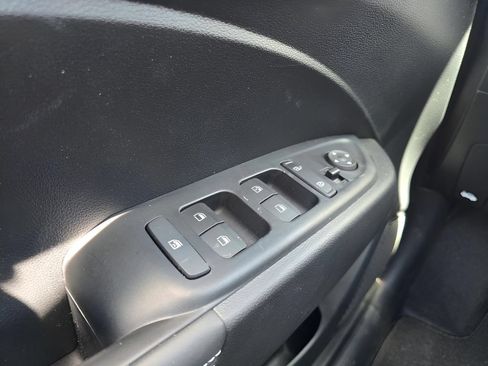Used 2025 Hyundai Venue Limited FWD image 28