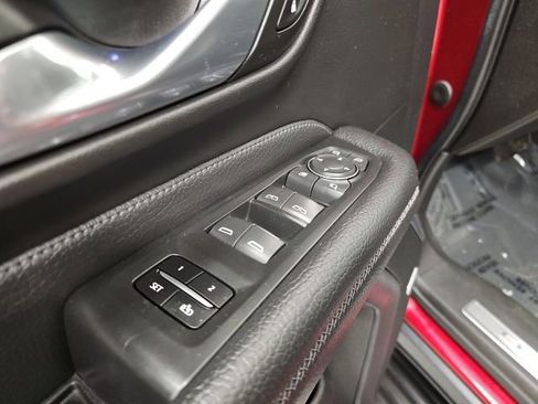 Used 2021 GMC Yukon XL Denali image 12