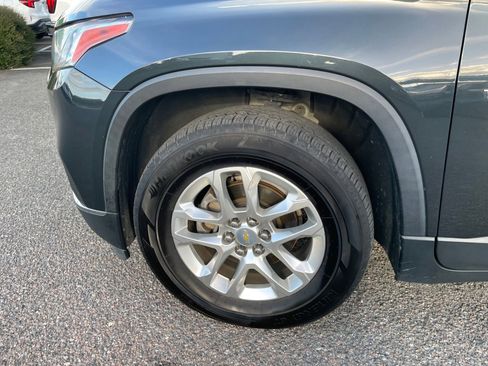 Used 2020 Chevrolet Traverse LT image 10