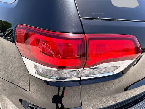 Used 2022 Jeep Grand Cherokee Limited w/ Tech Group RWD image 29