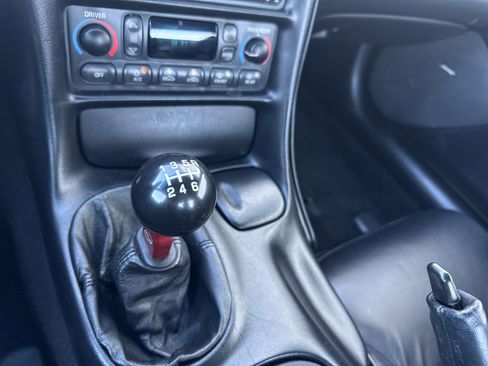 Used 2001 Chevrolet Corvette Z06 w/ Memory Pkg image 31