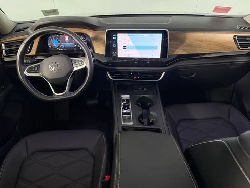 Used 2025 Volkswagen Atlas SE FWD image 13
