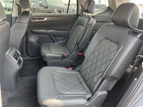 Used 2024 Volkswagen Atlas SEL Premium R-Line image 23