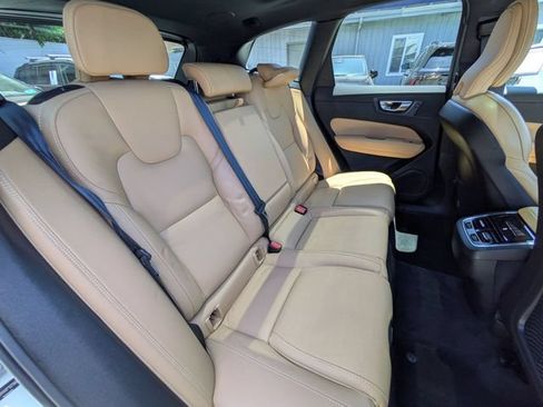 Certified 2023 Volvo XC60 B6 Ultimate w/ Protection Package Premier AWD/4WD image 28