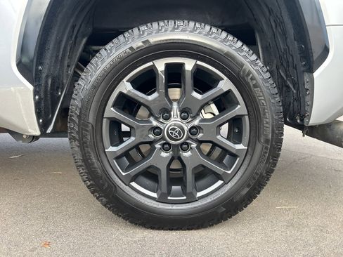 Used 2024 Toyota Tundra Platinum image 3