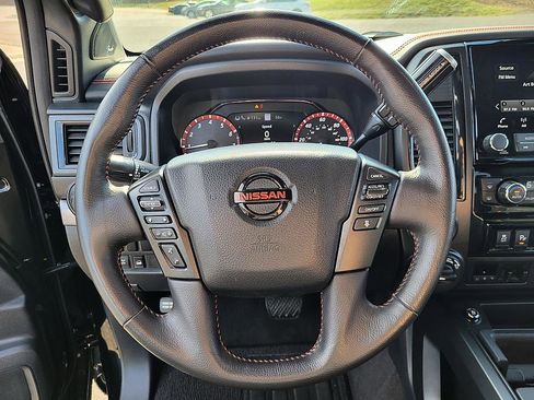 Used 2021 Nissan Titan PRO-4X w/ Pro-4x Convenience Package image 12