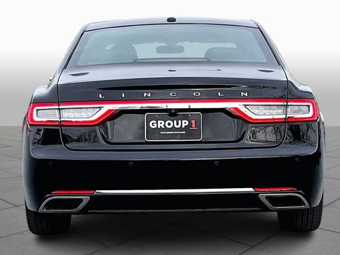 Used 2017 Lincoln Continental Premiere image 4