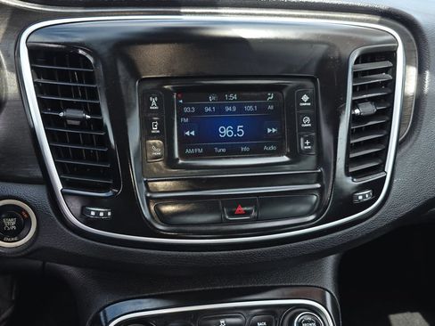 Used 2016 Chrysler 200 Limited FWD image 19