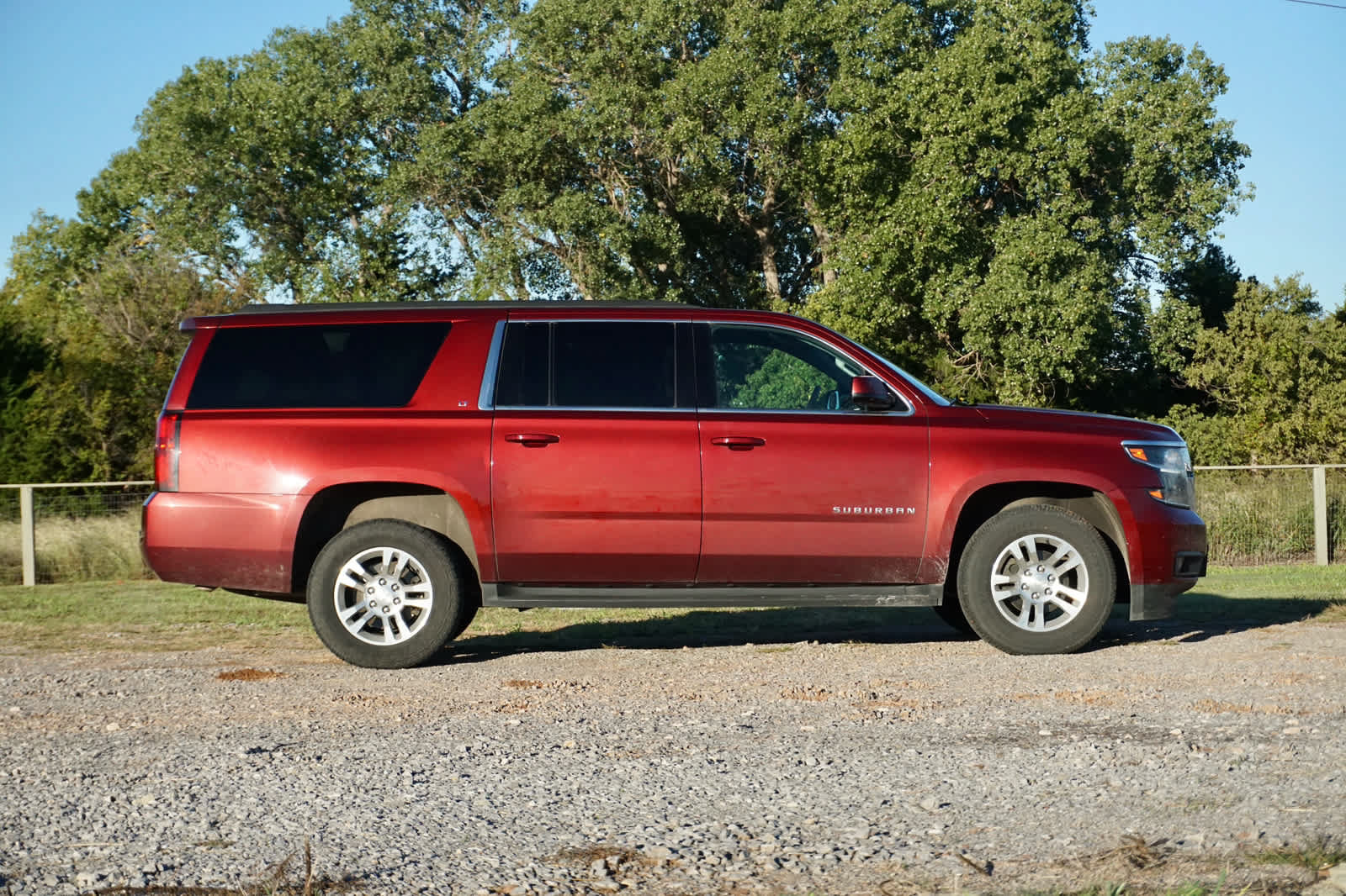 Used 2020 Chevrolet Suburban LT AWD/4WD image 2