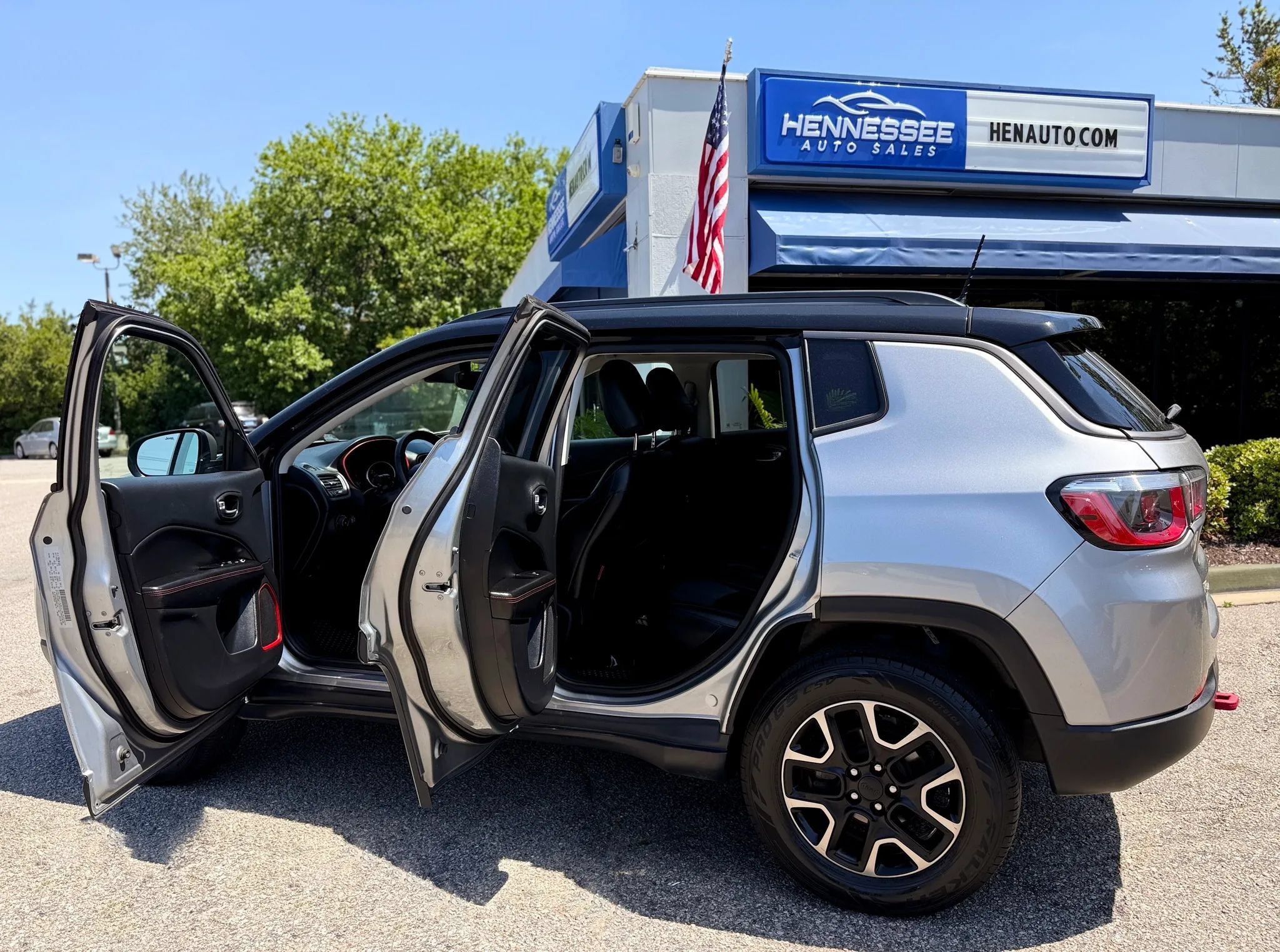 Used 2019 Jeep Compass Trailhawk w/ Cold Weather Group AWD/4WD image 24