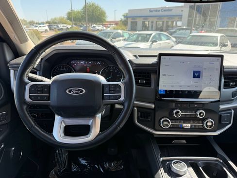 Used 2024 Ford Expedition XLT RWD image 19