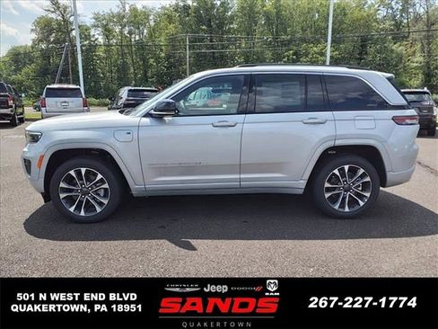 New 2023 Jeep Grand Cherokee Overland w/ Luxury Tech Group IV AWD/4WD image 7