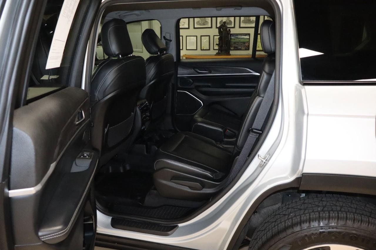 Used 2021 Jeep Grand Cherokee L Limited AWD/4WD image 27