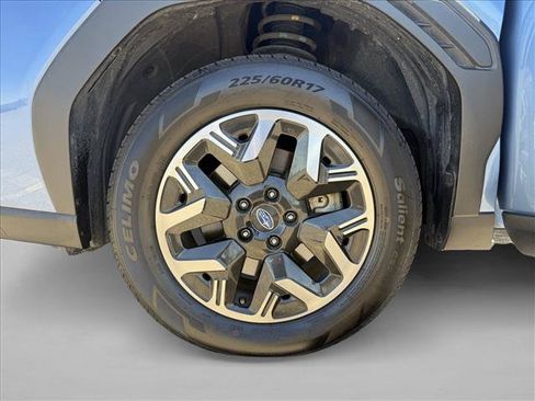 Used 2025 Subaru Forester Premium AWD/4WD image 27