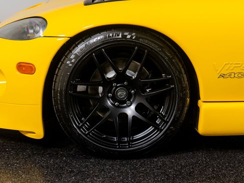 Used 2001 Dodge Viper GTS image 19