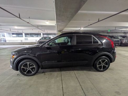 Used 2025 Kia Niro EX image 9