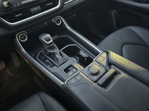 Used 2024 Toyota Grand Highlander AWD image 18