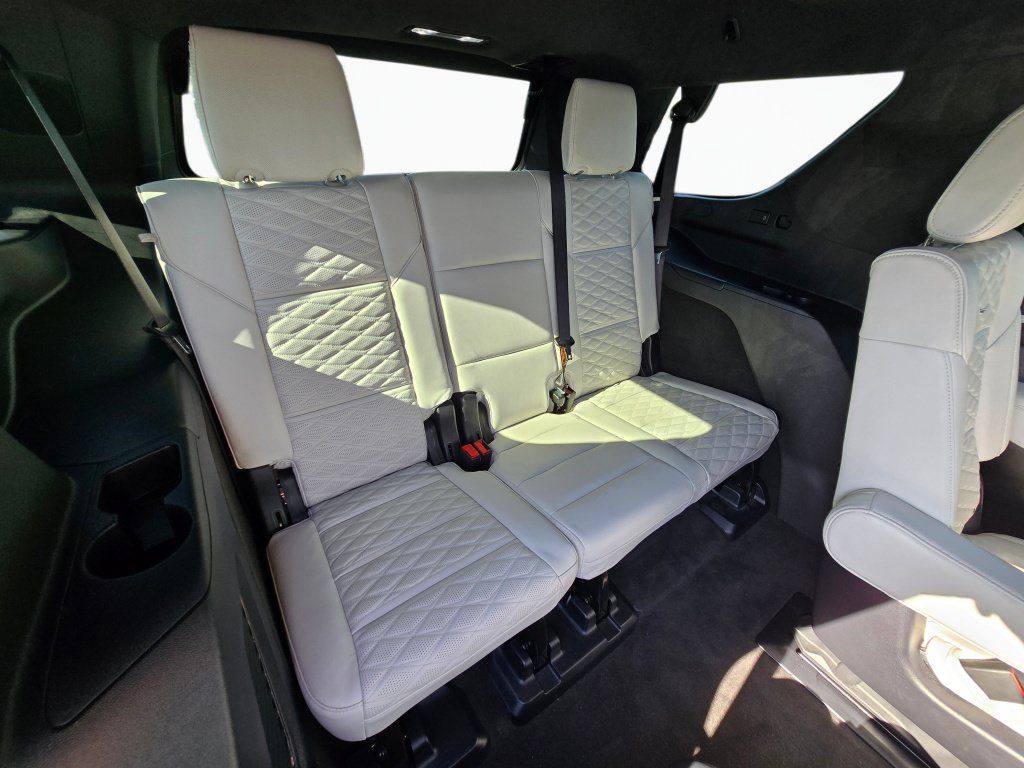 Used 2025 Cadillac Escalade Sport Platinum AWD/4WD image 27
