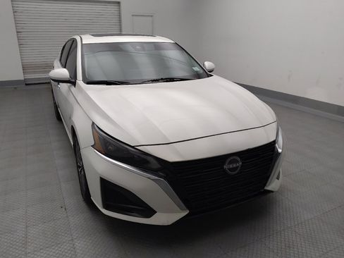 Used 2024 Nissan Altima 2.5 SV w/ SV Premium Package FWD image 14