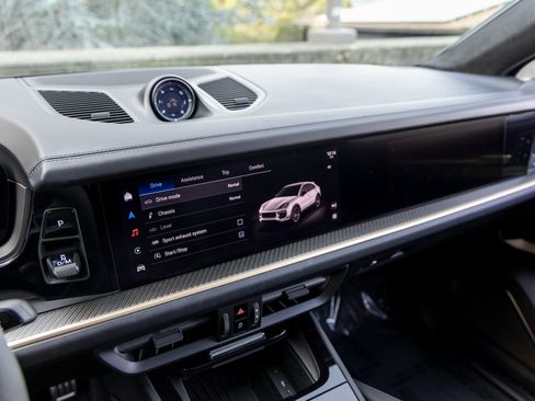 Certified 2025 Porsche Cayenne GTS image 37
