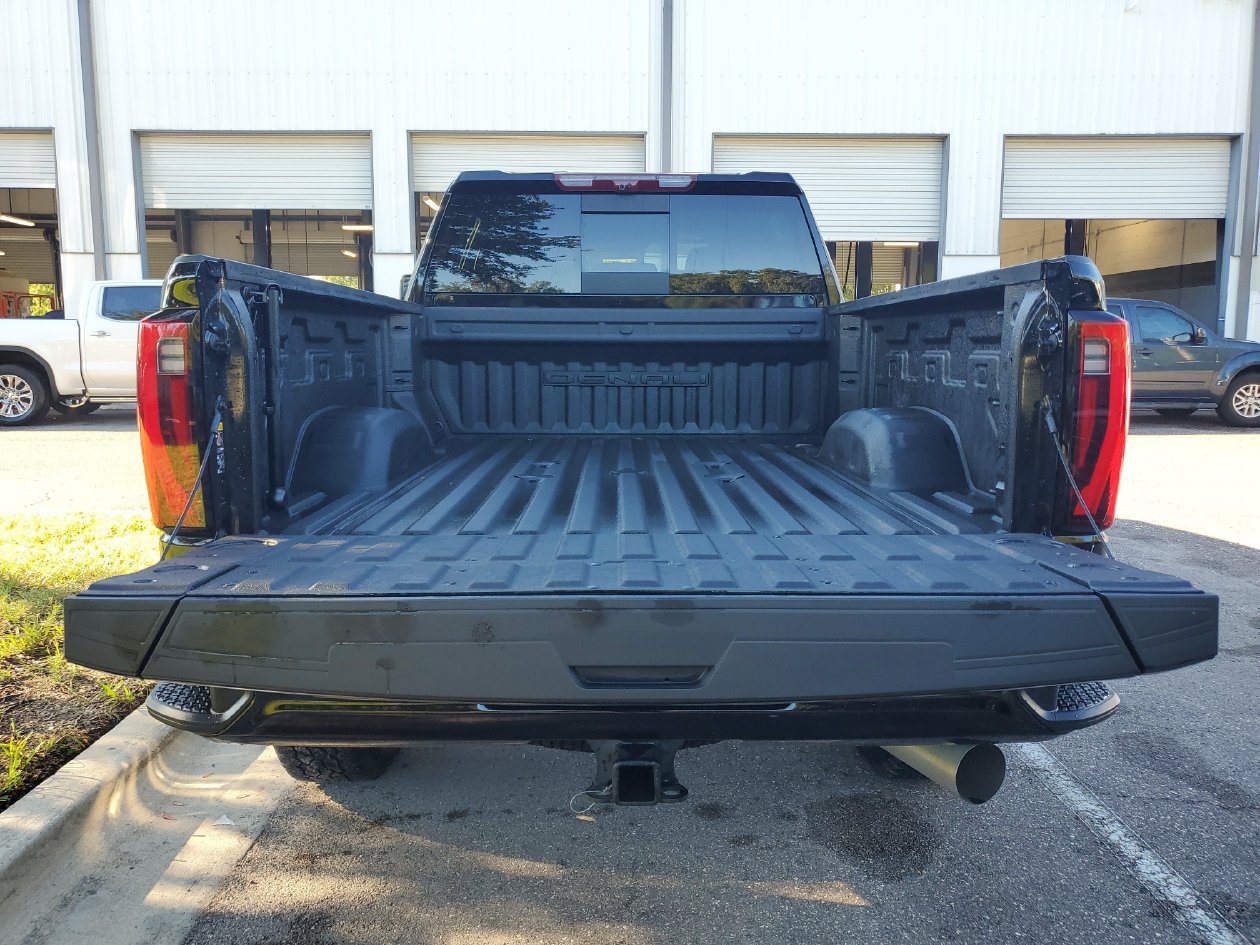 Used 2024 GMC Sierra 2500 Denali w/ Technology Package AWD/4WD image 9